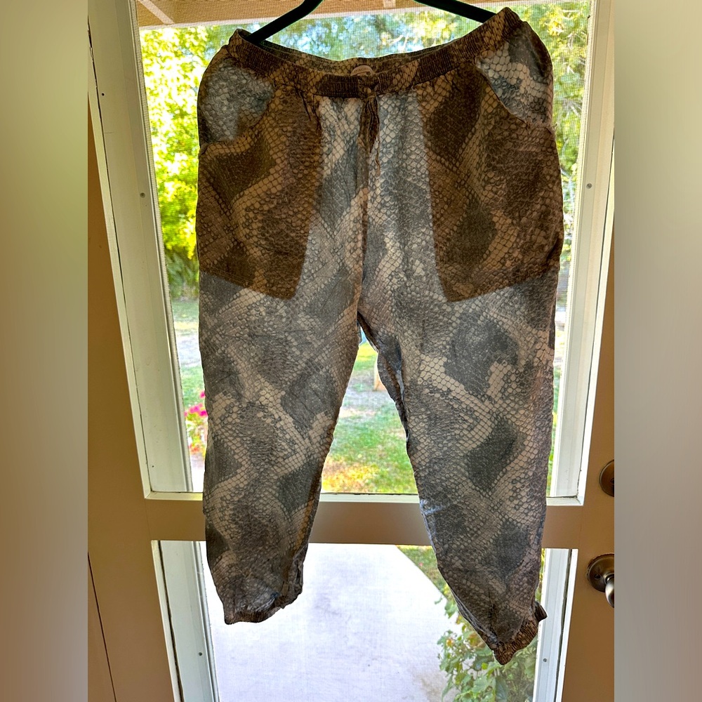 Blue snake print jogger pants size M